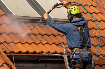 Démoussage et hydrofuge de toiture à Poujols